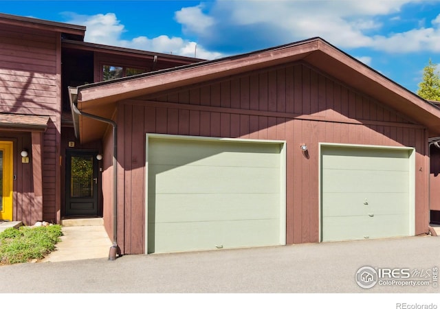 620 Macgregor Ave Unit 2, Estes Park, CO 80517 - garage with driveway