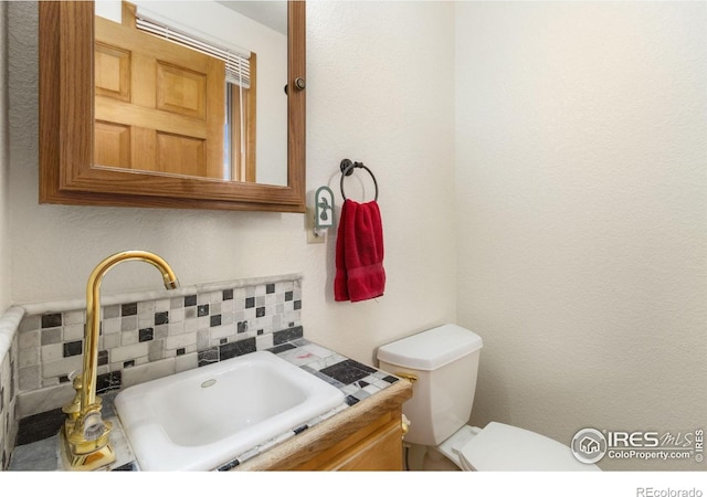 331 Laplata Dr, Livermore, CO 80536 - bathroom featuring backsplash, toilet, and vanity