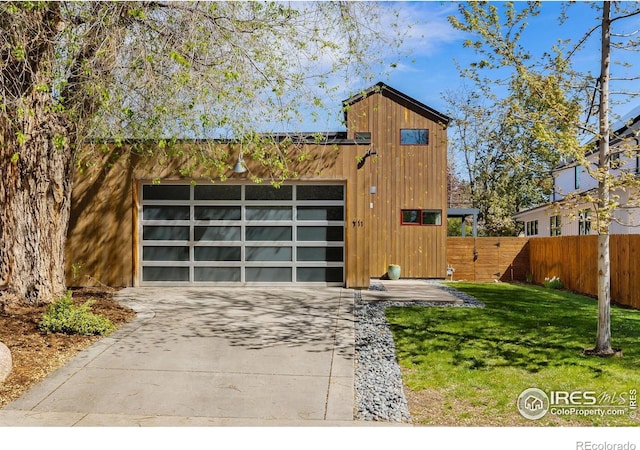 view of front of property featuring a garage and driveway