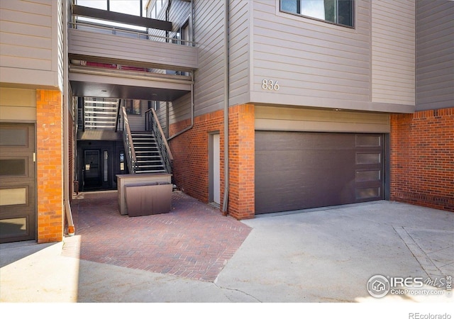 836 Walnut St Unit B, Boulder, CO 80302 - garage with driveway