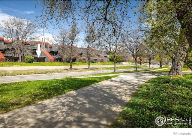 836 Walnut St Unit B, Boulder, CO 80302 - surrounding community with a yard