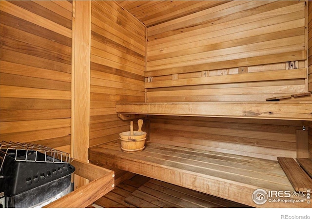 6111 Story Rd, Timnath, CO 80547 - relaxing sauna featuring wooden walls