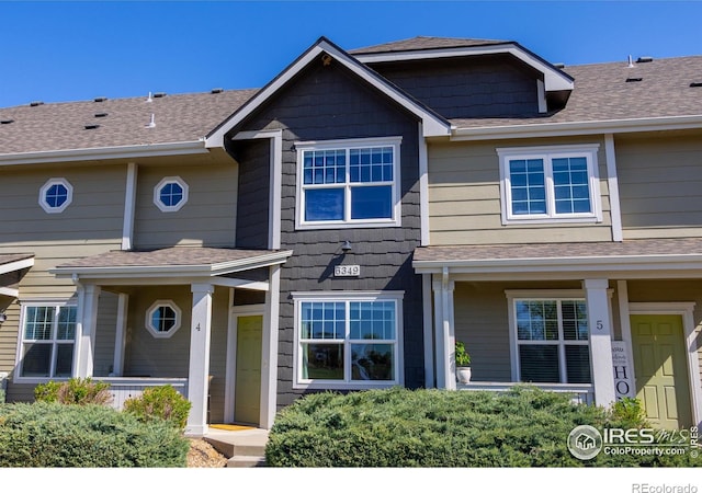 townhome / multi-family property with a shingled roof