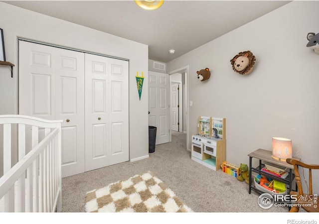 bedroom with carpet flooring and a closet