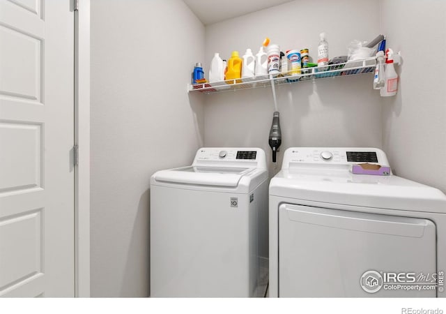 602 Santa Fe Trl Unit D1, Ault, CO 80610 - laundry room featuring independent washer and dryer