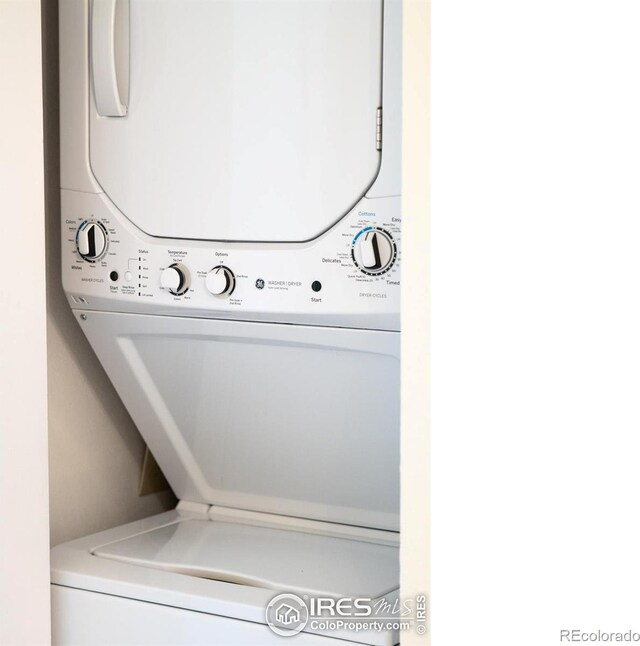 3260 47th St Unit 207A, Boulder, CO 80301 - laundry area with stacked washer / dryer