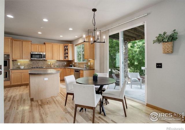 dining space with light wood-type flooring, a chandelier, recessed lighting, and baseboards