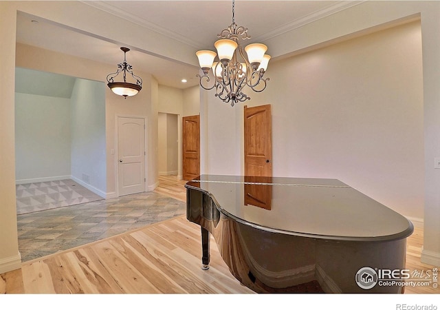 dining space featuring light wood-style floors, ornamental molding, a chandelier, baseboards, and recessed lighting
