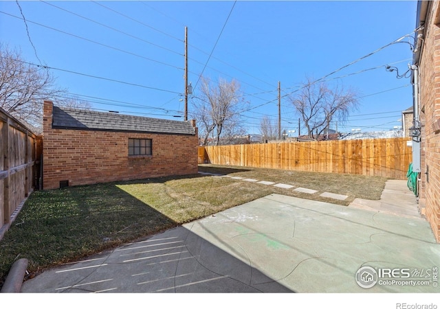 view of yard with a patio