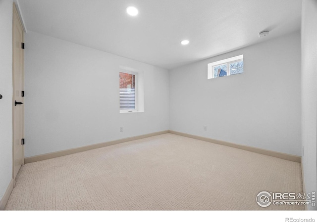 carpeted spare room featuring recessed lighting, a smoke detector, and baseboards