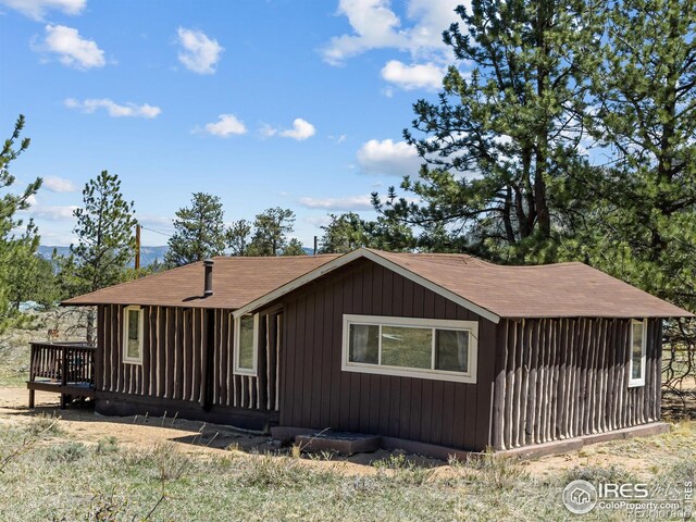 1221 Griffith Ct, Estes Park, CO 80517 - view of front of house with a deck and a shingled roof