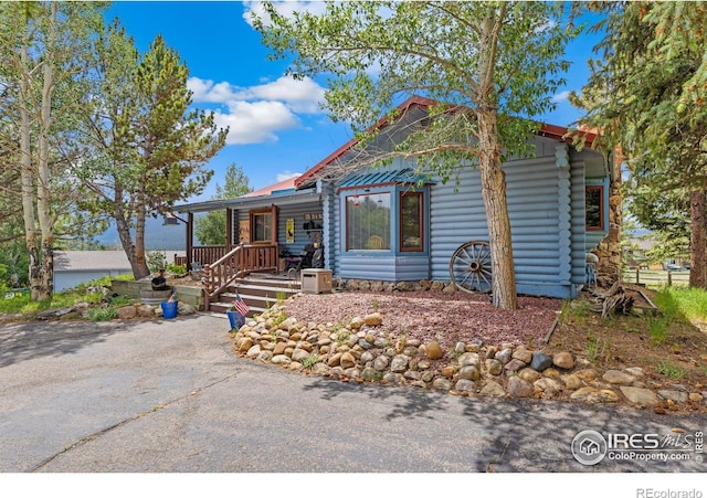 1810 N Ridge Ln, Estes Park, CO 80517 - view of front of property featuring a porch
