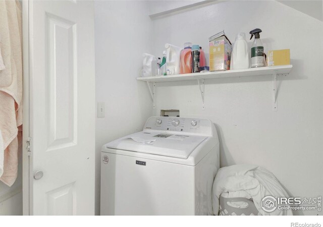 clothes washing area featuring washer / clothes dryer