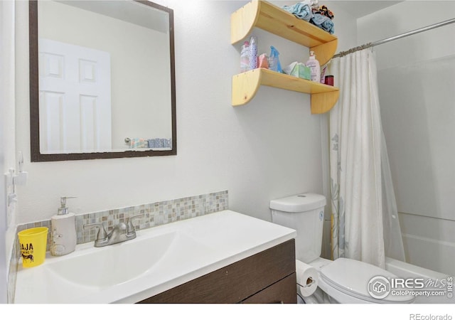 bathroom with vanity, toilet, shower / tub combo, and backsplash