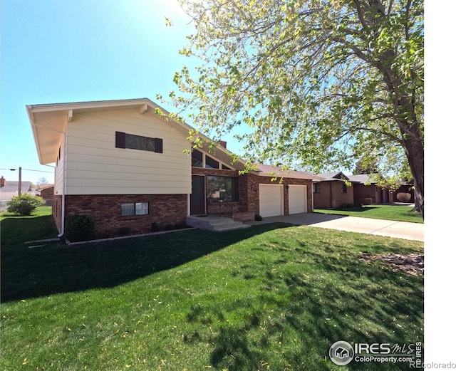 718 Linda St, Fort Morgan, CO 80701 - view of front facade featuring a garage, brick siding, a front yard, and concrete driveway