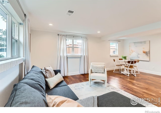 2550 Woodstock Pl, Boulder, CO 80305 - living area featuring wood finished floors, baseboards, and recessed lighting