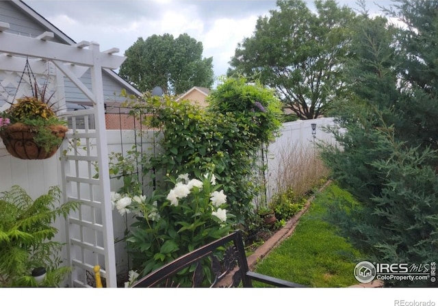 view of yard featuring fence