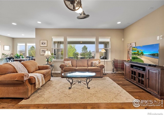 living area featuring dark wood-type flooring, recessed lighting, and baseboards