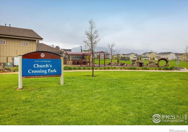 surrounding community with a lawn and a residential view