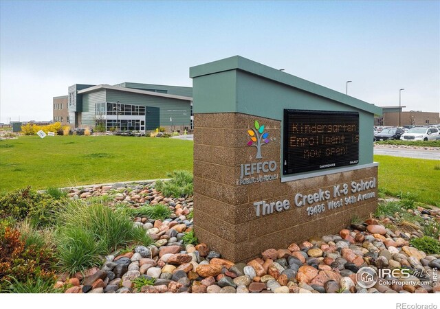 community sign featuring a lawn