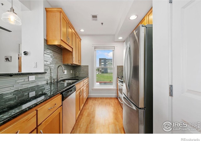 401 Mason Ct Unit 203, Fort Collins, CO 80524 - kitchen with stainless steel appliances, a sink, light wood finished floors, recessed lighting, and decorative backsplash
