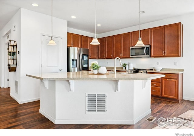 kitchen featuring stainless steel appliances, a sink, dark wood-type flooring, light countertops, and recessed lighting