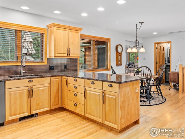 658 Cedar Ridge Cir, Estes Park, CO 80517 - kitchen featuring a sink, a peninsula, plenty of natural light, light wood-type flooring, and recessed lighting