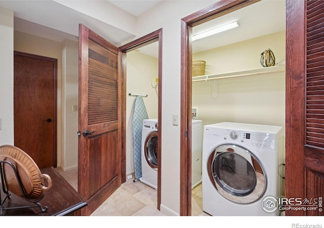 1433 Vista View Ln, Estes Park, CO 80517 - laundry room with washing machine and dryer and baseboards