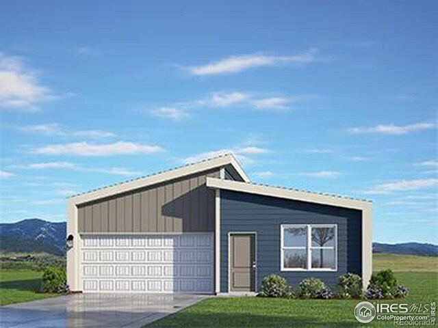 7167 Gateway Crossing St, Wellington, CO 80549 - view of front of property featuring a front yard and a mountain view