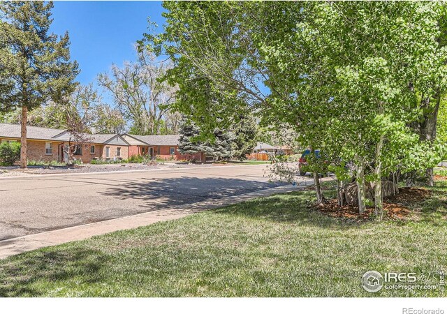 1136 Venice St, Longmont, CO 80501 - view of front of home with a front yard