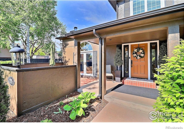 property entrance featuring stucco siding