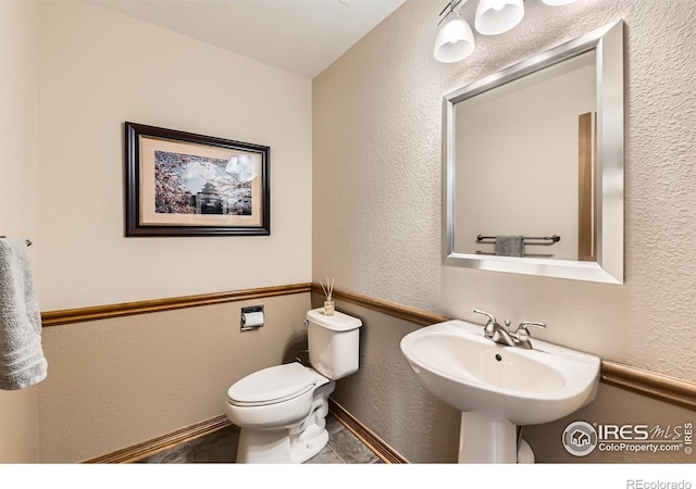 14180 Whitney Cir, Broomfield, CO 80023 - bathroom featuring a textured wall, a sink, toilet, and baseboards