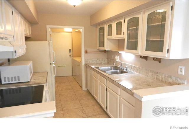 4150 Monroe Dr Unit C, Boulder, CO 80303 - kitchen featuring white microwave, independent washer and dryer, a sink, light countertops, and range