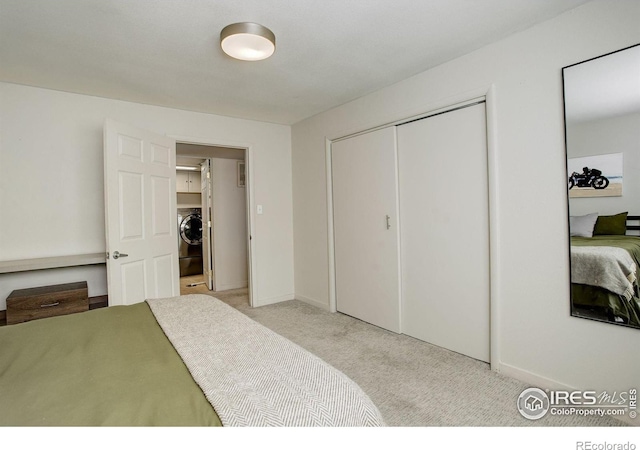 6862 Roaring Fork Trl, Boulder, CO 80301 - bedroom with light carpet, a closet, baseboards, and washer / clothes dryer