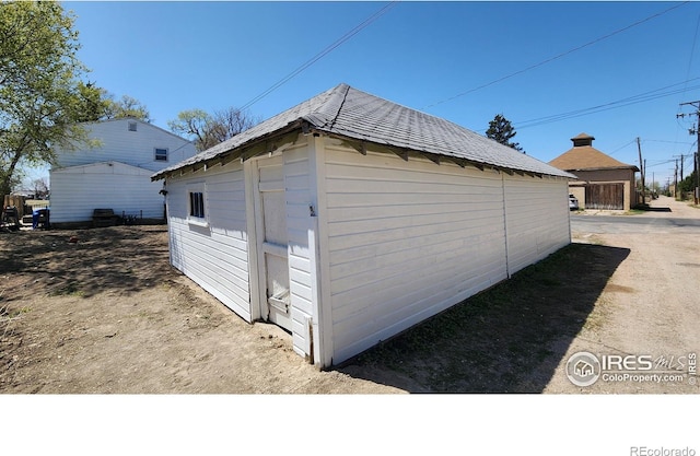 view of side of property featuring an outdoor structure and a shed