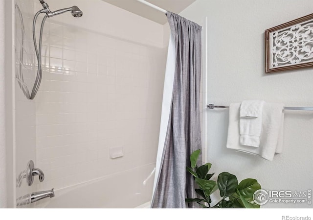 full bath with shower / bathtub combination with curtain