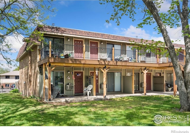townhome / multi-family property with a patio, a front yard, and a wooden deck