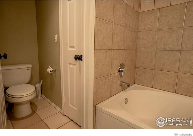 2092 N Concord Ln, Superior, CO 80027 - bathroom with tile patterned floors, toilet, baseboards, and washtub / shower combination