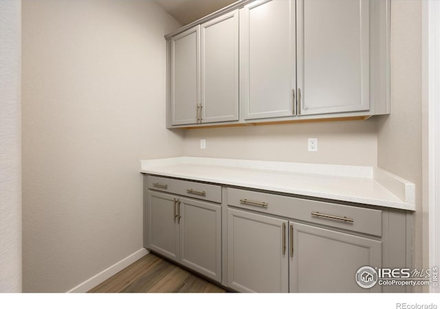 4532 Big Horn Pkwy, Johnstown, CO 80534 - kitchen with gray cabinetry, baseboards, and wood finished floors