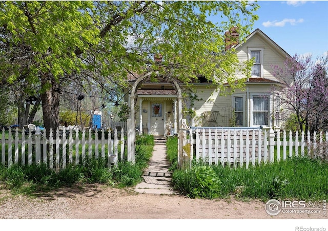1341 N 95th St, Lafayette, CO 80026 - view of front facade featuring a fenced front yard and a chimney