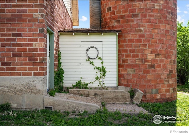 1341 N 95th St, Lafayette, CO 80026 - exterior view of brick siding