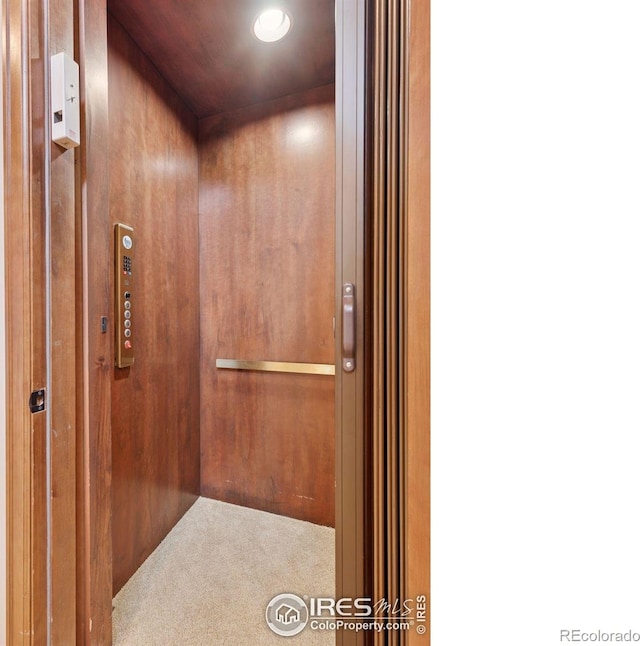 elevator featuring carpet floors