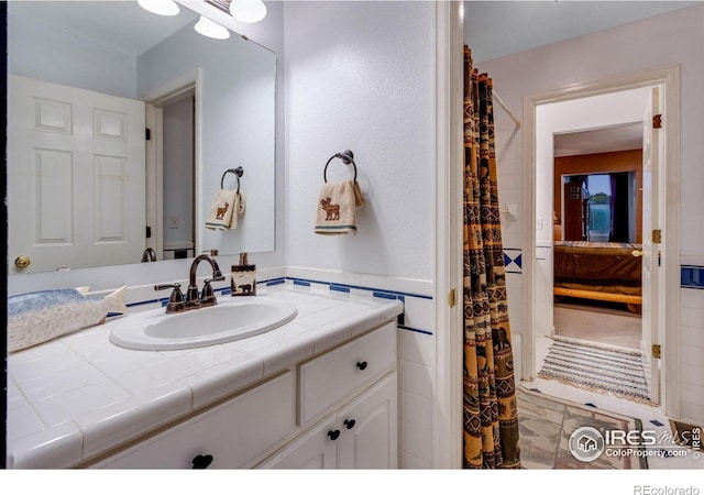 ensuite bathroom featuring vanity