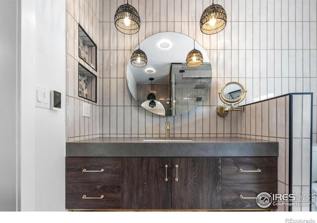 bathroom featuring a sink and a shower