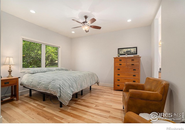 bedroom with light wood finished floors, recessed lighting, baseboards, and ceiling fan