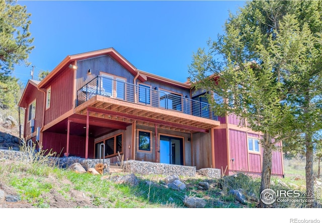 548 Coughlin Meadows Rd, Boulder, CO 80302 - rear view of house featuring a balcony