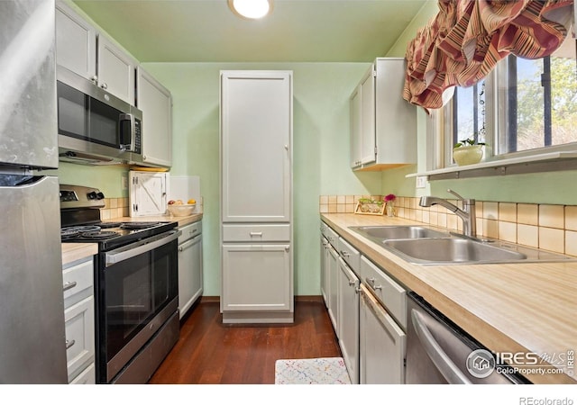 127 Lori Dr, Loveland, CO 80537 - kitchen with stainless steel appliances, a sink, dark wood-style floors, and light countertops