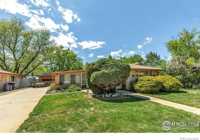 1235 Lincoln St, Longmont, CO 80501 - view of front of house with driveway and a front lawn