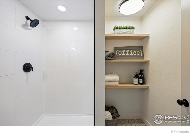 1805 W 22nd St, Loveland, CO 80538 - full bath featuring tiled shower, baseboards, and recessed lighting