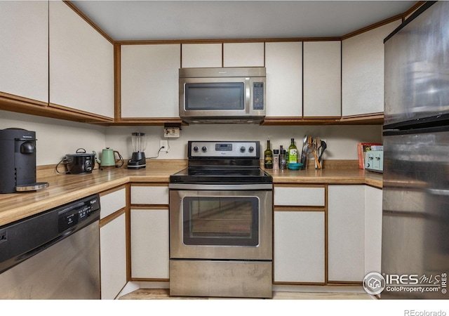 2962 Shadow Creek Dr # 308, Boulder, CO 80303 - kitchen featuring stainless steel appliances, light countertops, and white cabinetry